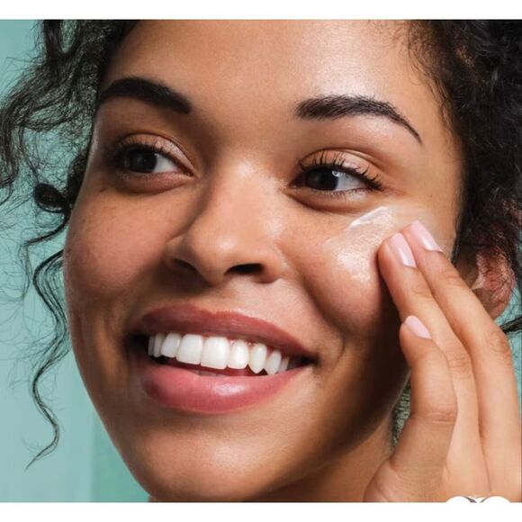 TATCHA - The Water Cream - Bundle of 2 Mini Size Moisturizers (.34 fl oz/each). - Picture 5 of 13